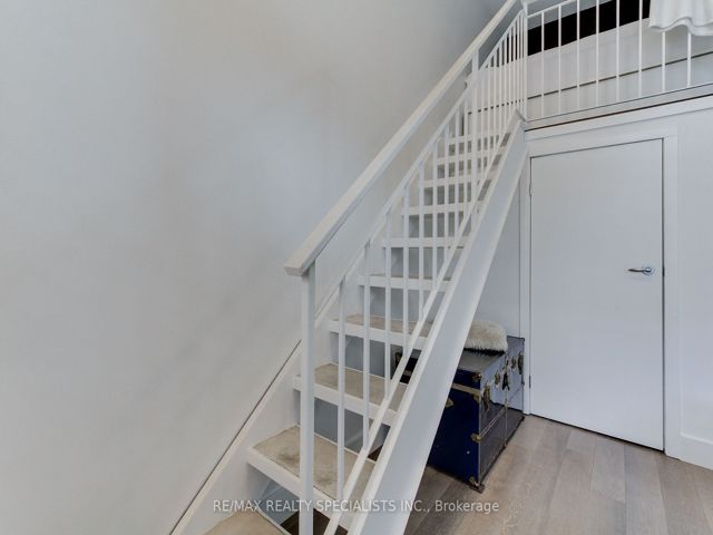 204 - 1842 Queen St E