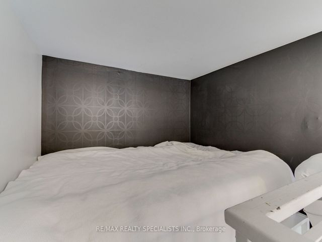 204 - 1842 Queen St E