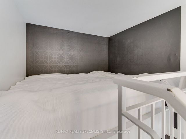 204 - 1842 Queen St E