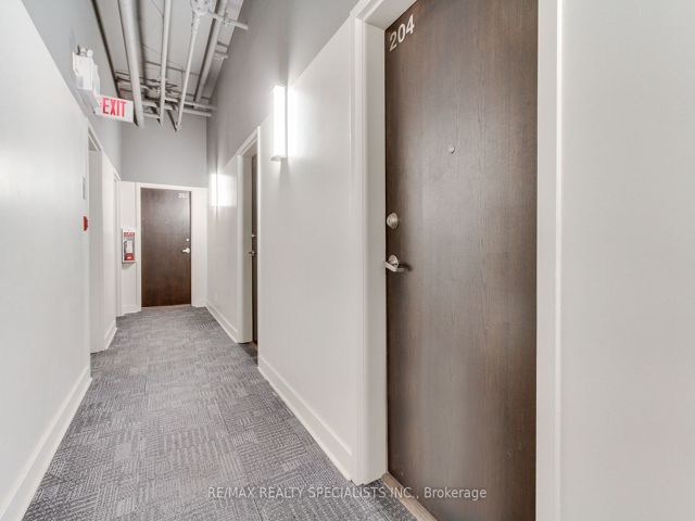 204 - 1842 Queen St E