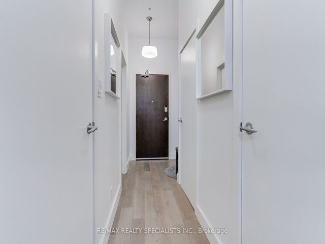 204 - 1842 Queen St E