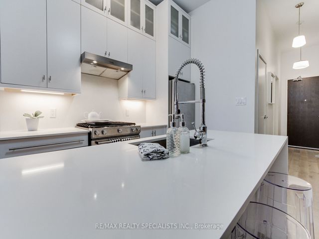 204 - 1842 Queen St E
