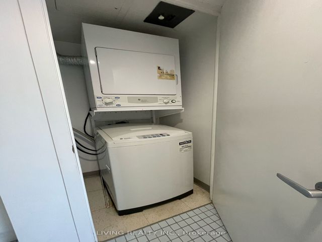 2915 - 36 Lee Centre Dr N