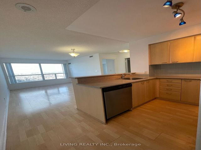 2915 - 36 Lee Centre Dr N