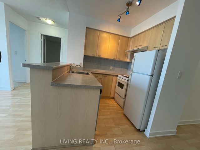 2915 - 36 Lee Centre Dr N