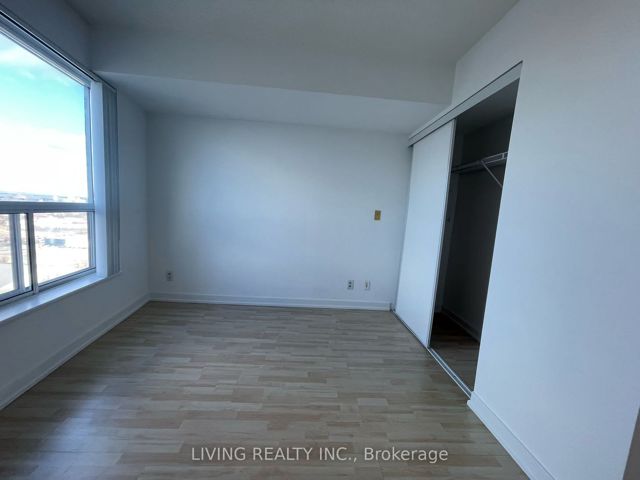 2915 - 36 Lee Centre Dr N