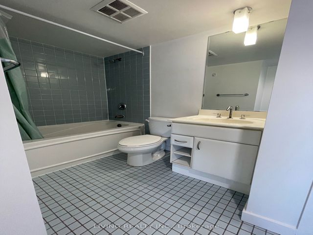 2915 - 36 Lee Centre Dr N