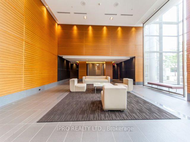 2902 - 125 Village Green Sq