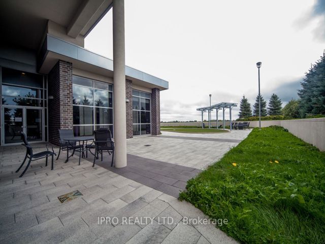 2902 - 125 Village Green Sq
