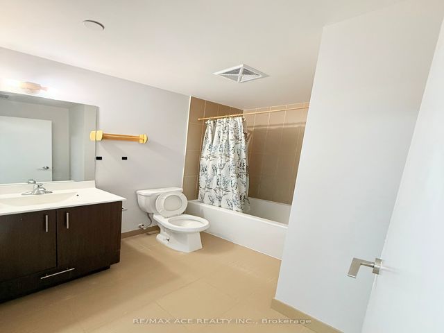 409 - 255 Village Green Sq