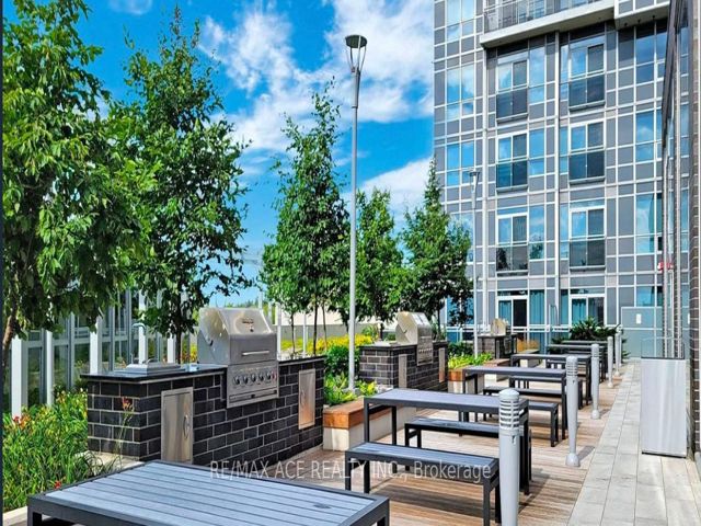 409 - 255 Village Green Sq