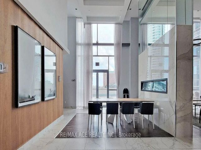 409 - 255 Village Green Sq