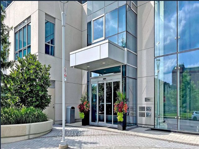 409 - 255 Village Green Sq