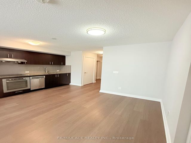 409 - 255 Village Green Sq