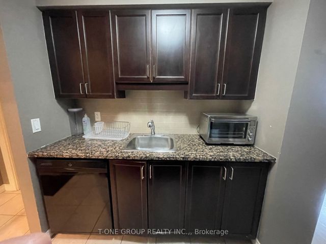 1402 - 60 Town Centre Crt