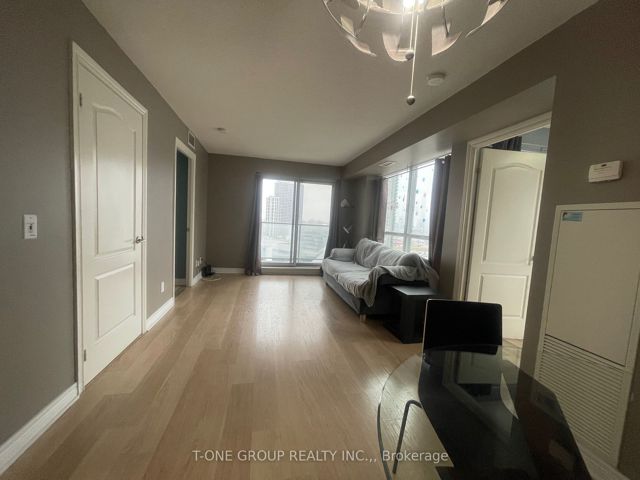 1402 - 60 Town Centre Crt