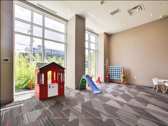 810 - 3220 Sheppard Ave
