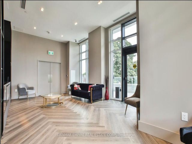 810 - 3220 Sheppard Ave
