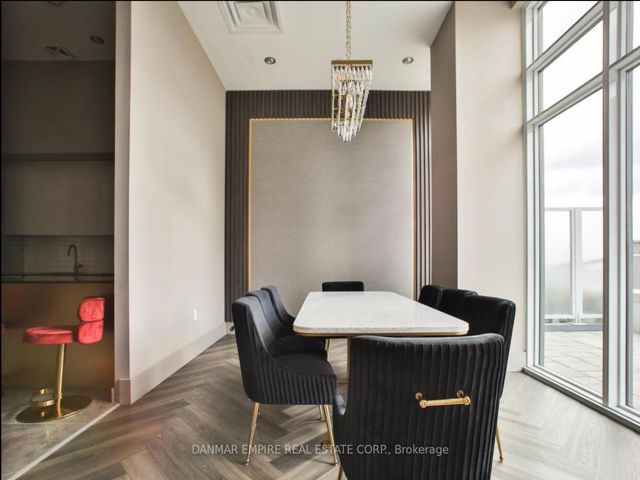 810 - 3220 Sheppard Ave