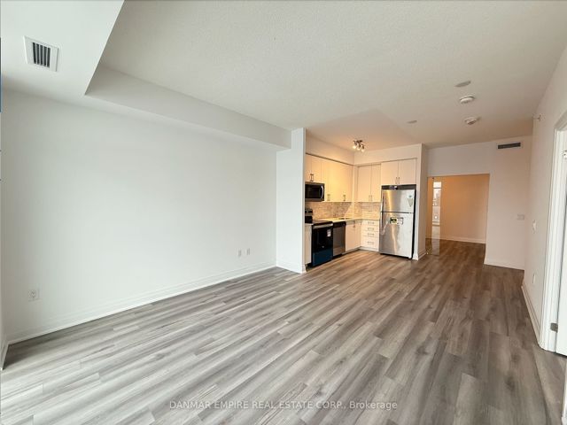 810 - 3220 Sheppard Ave