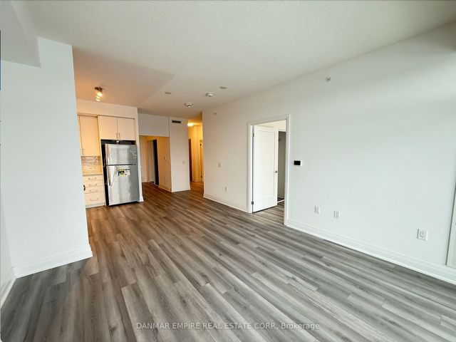 810 - 3220 Sheppard Ave