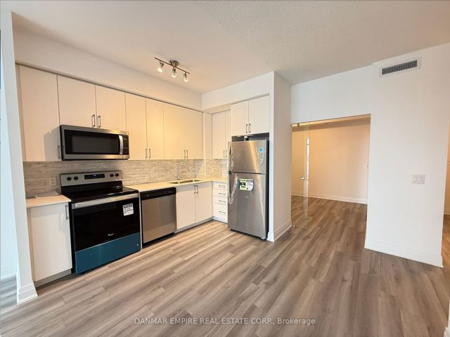 810 - 3220 Sheppard Ave