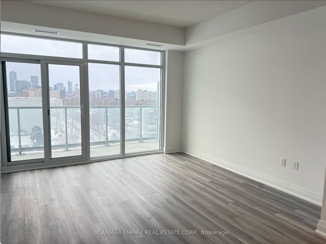 810 - 3220 Sheppard Ave