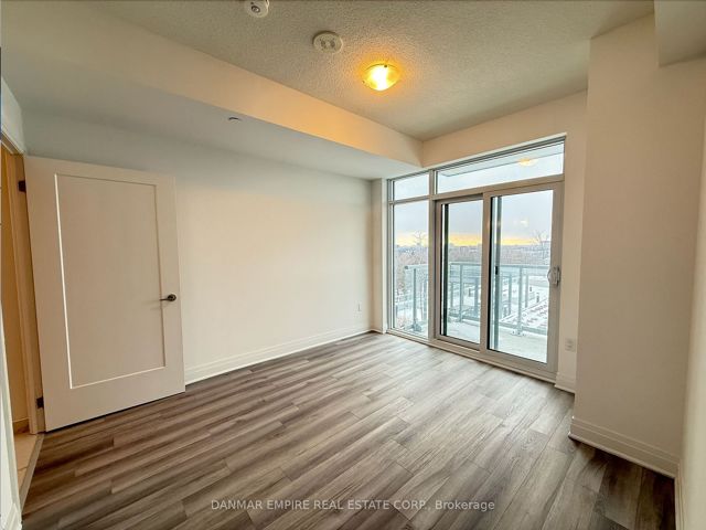 810 - 3220 Sheppard Ave