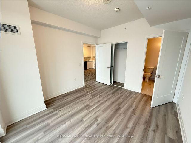 810 - 3220 Sheppard Ave