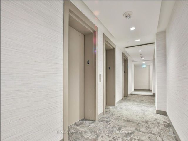 810 - 3220 Sheppard Ave