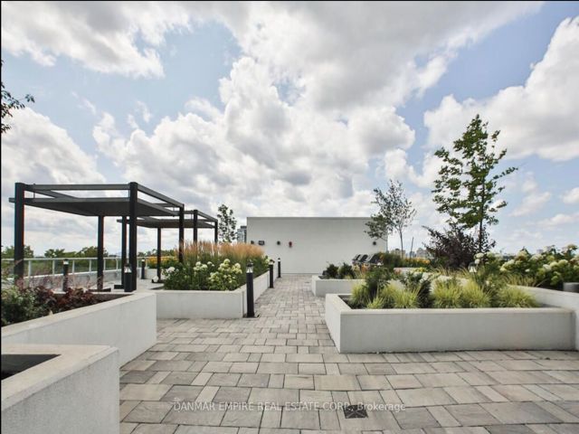 810 - 3220 Sheppard Ave