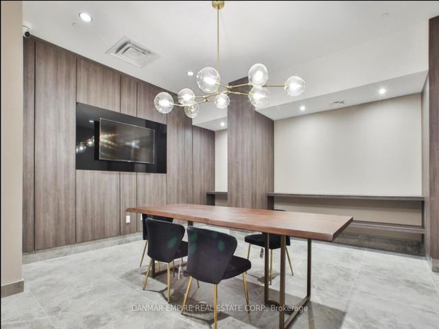 810 - 3220 Sheppard Ave