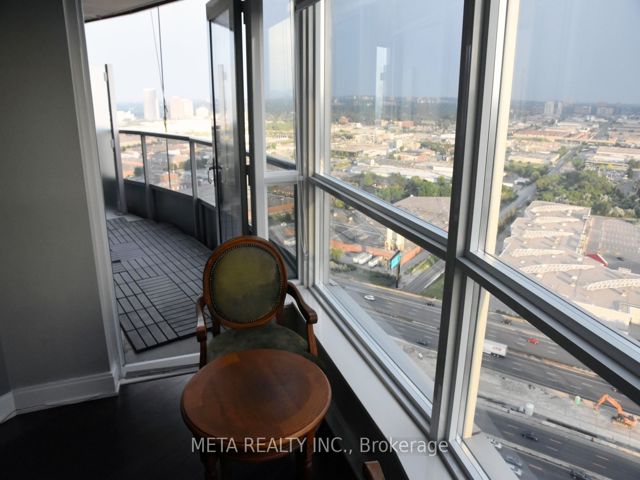 3404 - 125 Village Green Sq