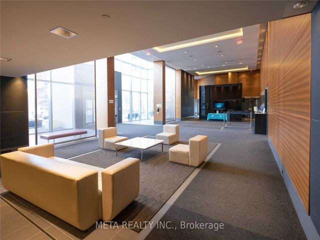 3404 - 125 Village Green Sq