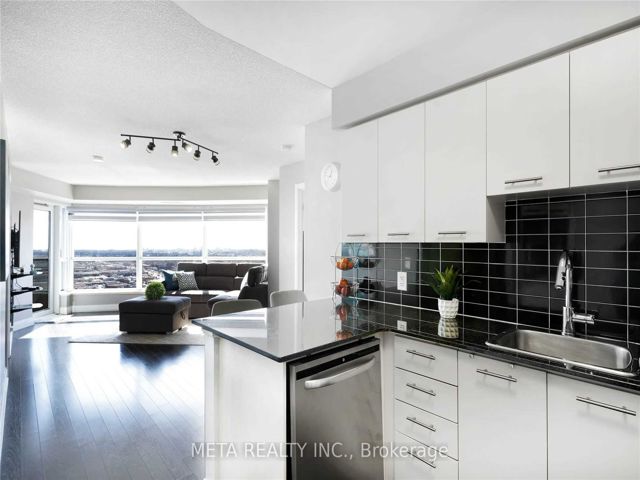 3404 - 125 Village Green Sq