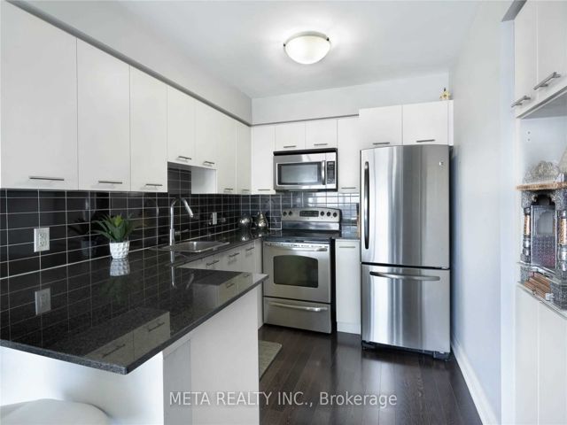 3404 - 125 Village Green Sq