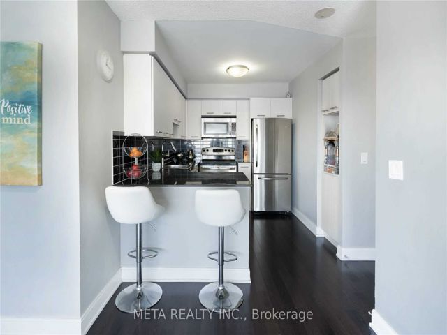 3404 - 125 Village Green Sq