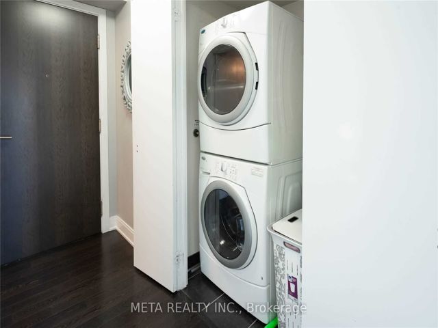 3404 - 125 Village Green Sq