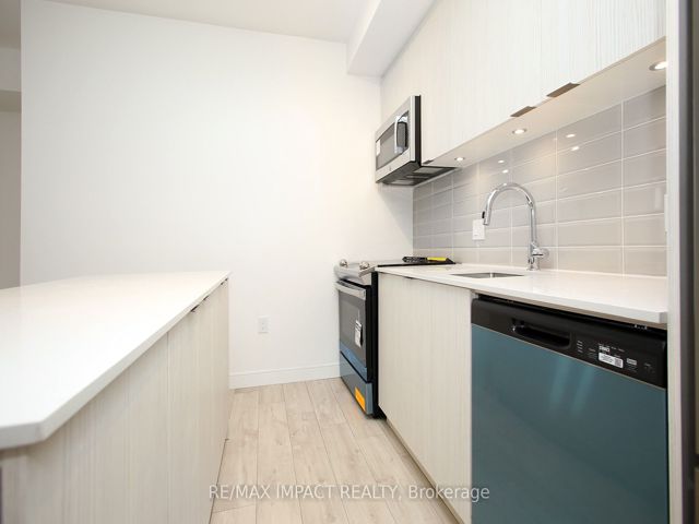 6 - 174 Clonmore Dr