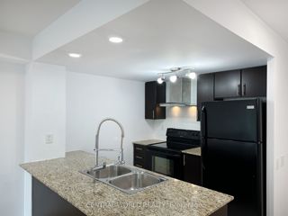 903 - 25 Town Centre Crt