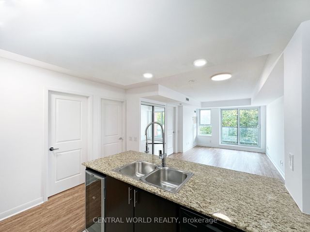 903 - 25 Town Centre Crt