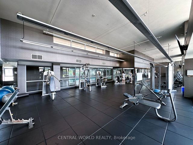 903 - 25 Town Centre Crt