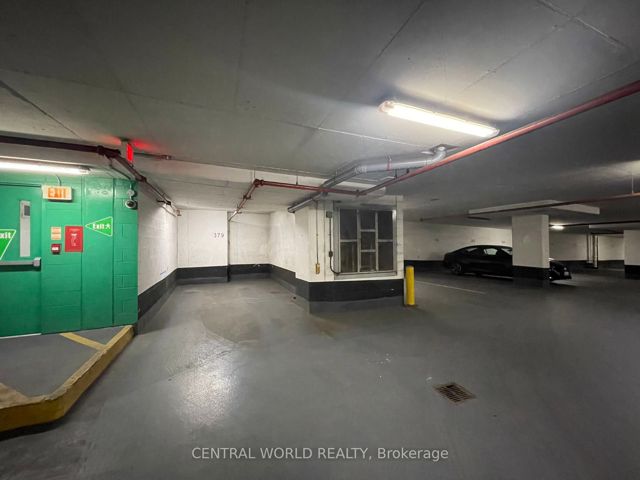 903 - 25 Town Centre Crt