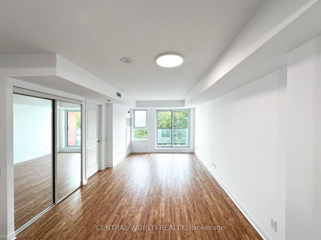 903 - 25 Town Centre Crt