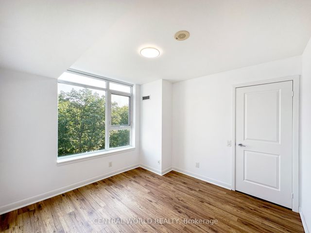 903 - 25 Town Centre Crt