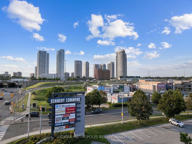 816 - 135 Village Green Sq