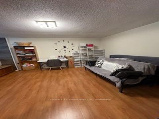 111 - 4060 Lawrence Ave E