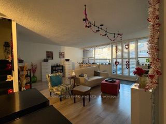 111 - 4060 Lawrence Ave E