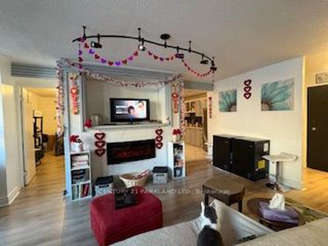 111 - 4060 Lawrence Ave E
