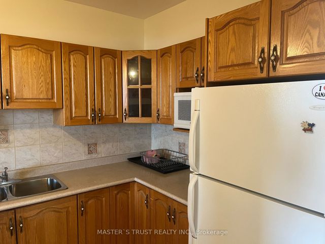 1410 - 2550 Pharmacy Ave